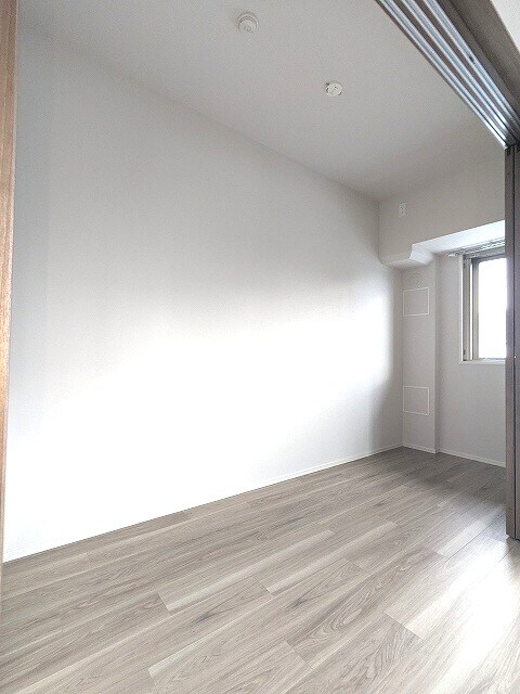 物件内観写真8　(3.3帖洋室)