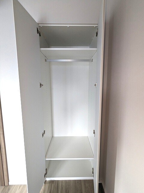 物件内観写真27　(3.3帖洋室のクローゼットです)