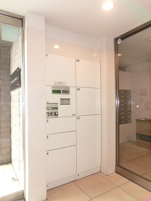 物件外観写真3　(宅配ＢＯＸです)