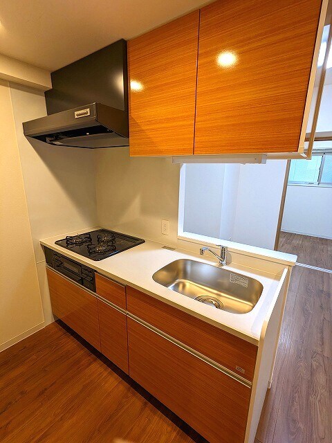 物件内観写真4　(グリル付きガス3口カウンターキッチン)