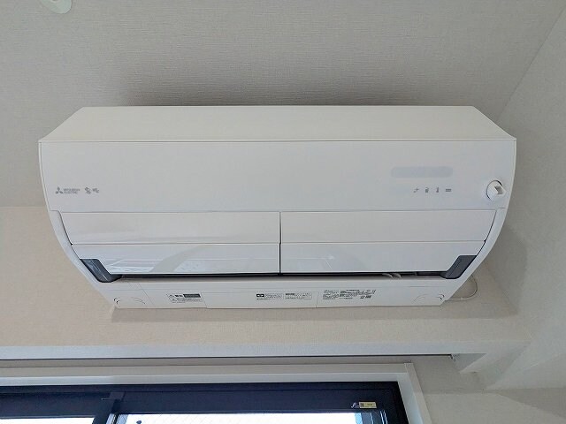 物件内観写真27　(リビングには高性能エアコン)