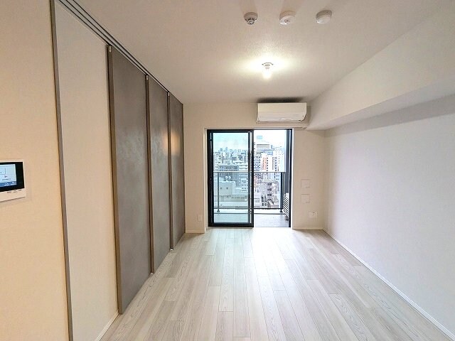 物件内観写真25　(エアコン3台付、リビングには高性能エアコン、インターネットW)