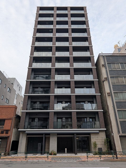 物件外観写真1　(新御徒町駅徒歩1分、便利で安心の場所です)