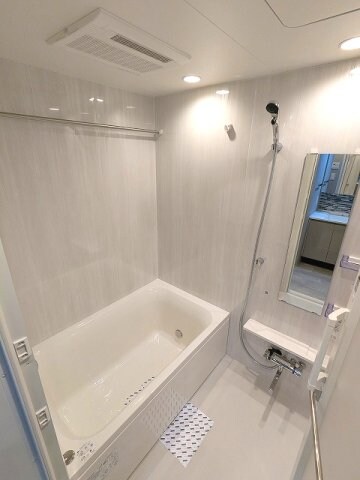 物件内観写真5　(追焚オートバス、浴室換気乾燥機付)