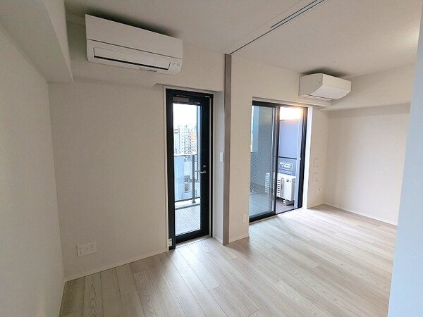 建物設備(3.4帖洋室、南向きバルコニーに面した角部屋2面採光の明るい)