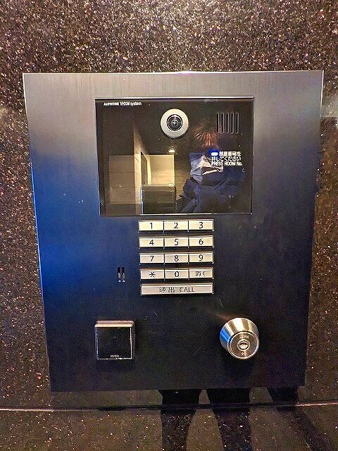 物件外観写真2　(タッチキーのTVモニター付きオートロックセキュリティです)