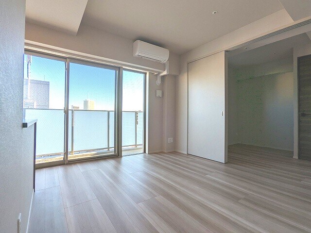 物件内観写真3　(家具の配置がしやすい室内です)