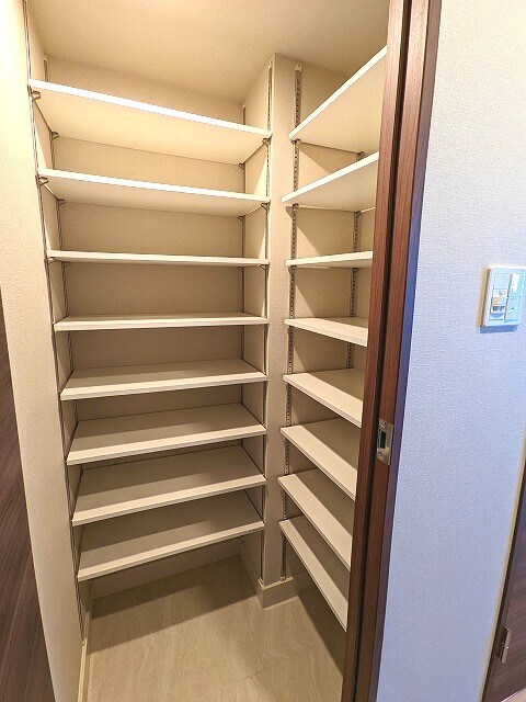 物件内観写真7　(シューズインクローゼットです)