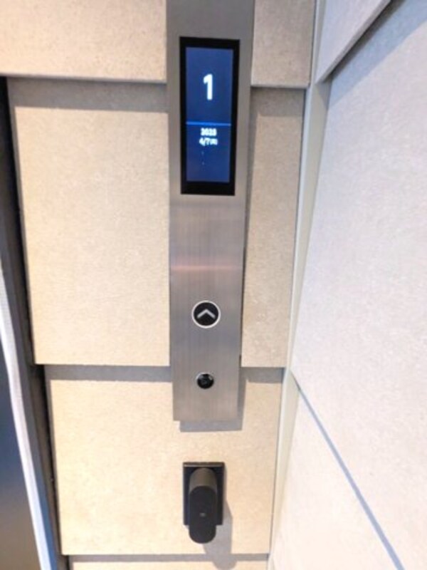 建物設備(鍵がないと作動しない防犯モニター付セキュリティエレベーターで)