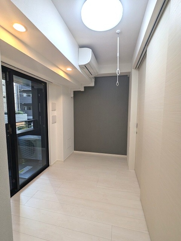 建物設備(リビングと洋室にエアコンと照明付きです、洋室にダウンライト付)
