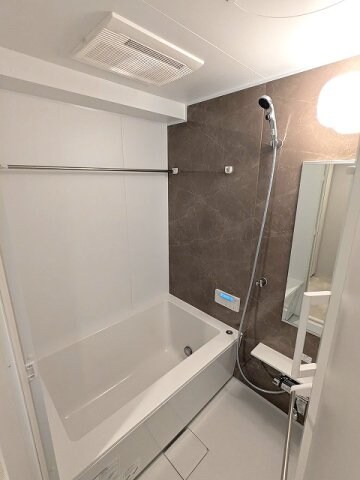 物件内観写真5　(追焚オートバス、浴室換気乾燥機)