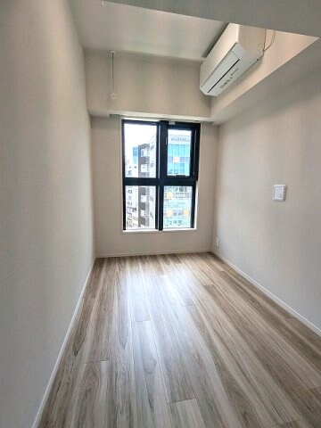 物件内観写真8　(4帖洋室)