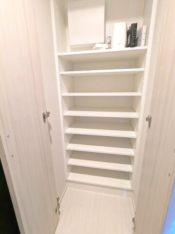 物件内観写真11　(シューズインクローゼット)