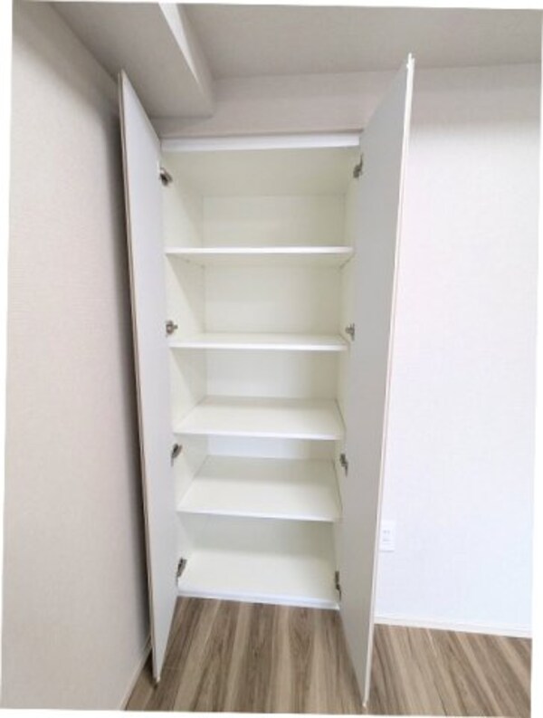 建物設備(リビングの収納)