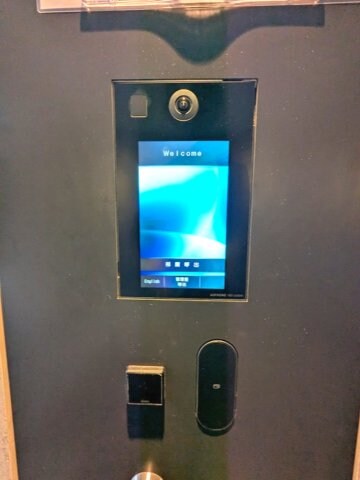 物件外観写真2　(タッチキーのモニタ付オートロックセキュリティ)