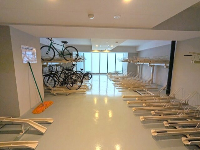 物件内観写真17　(2Fの屋内自転車置場)