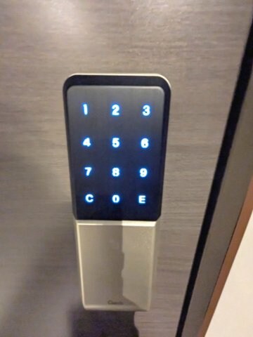 物件内観写真20　(玄関ドアはスマホ操作可能なスマートロックと鍵のダブルロックセ)