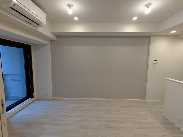 物件内観写真27　(リビング、インターネットWi-Fi無料、エアコン3台付)