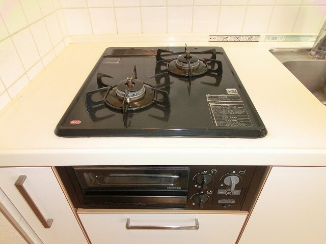 物件内観写真15　(グリル付きガス２口システムキッチンです)