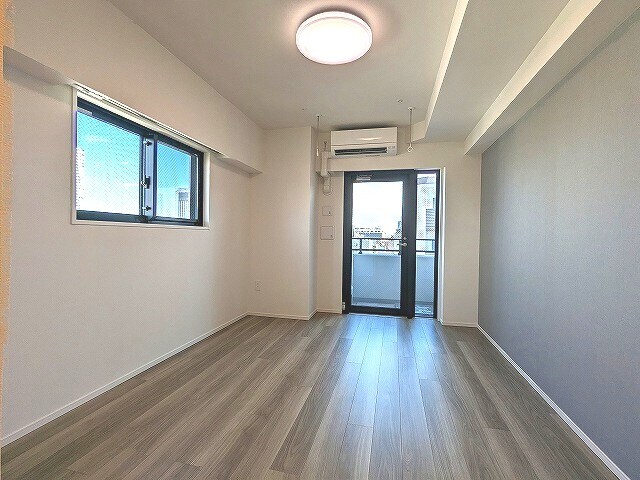 物件内観写真2　(角部屋2面採光です)