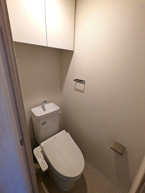 物件内観写真7　(温水洗浄便座です)