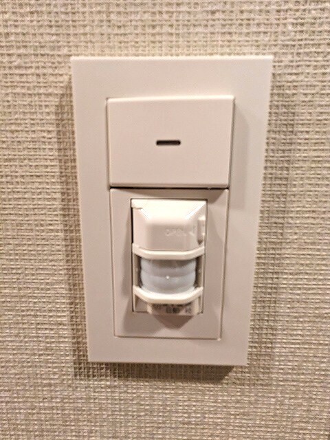 物件内観写真22　(人感センサー付玄関ライトです)