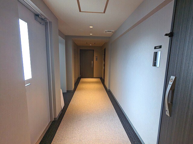 物件内観写真22　(ホテルライクな絨毯張りの内廊下設計です)