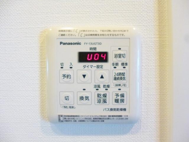 物件内観写真17　(コンフォリア浅草橋の浴室換気乾燥機です)