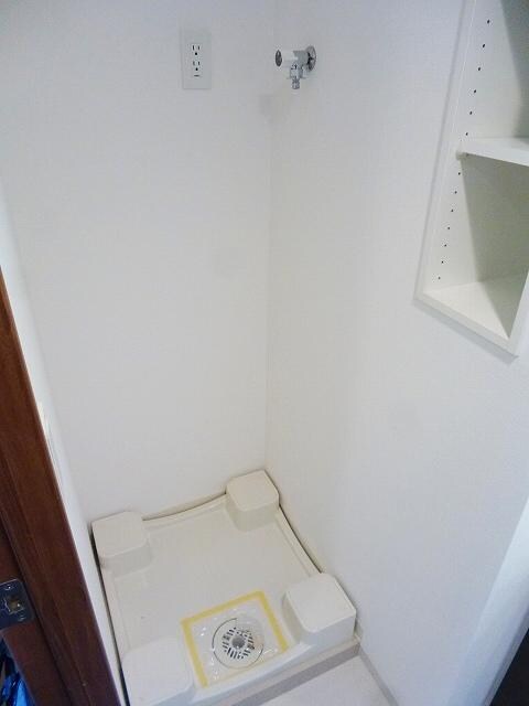 物件内観写真22　(コンフォリア浅草橋の室内洗濯機置場です)