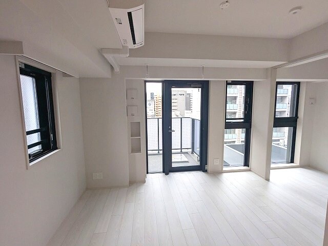 物件内観写真4　(インターネット無料、ペット可、角部屋リビングと洋室2面採光開)