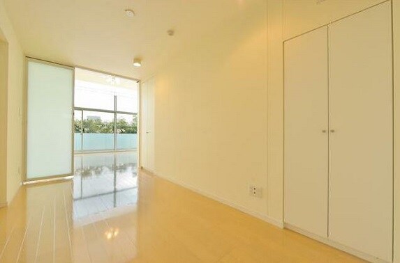 物件内観写真11　(洋室・同タイプ参照)