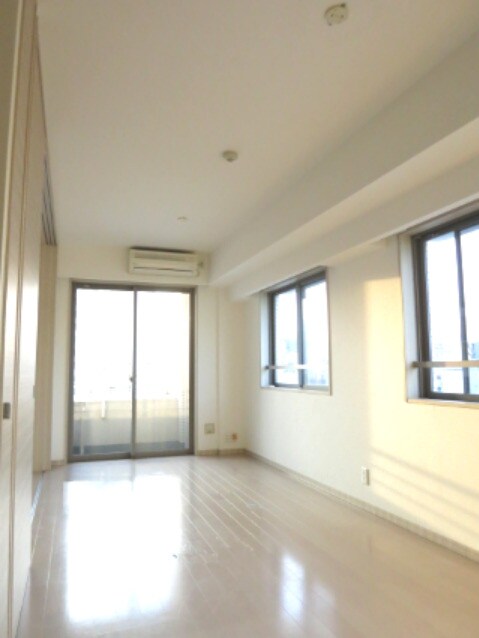 物件内観写真4　(リビングです)