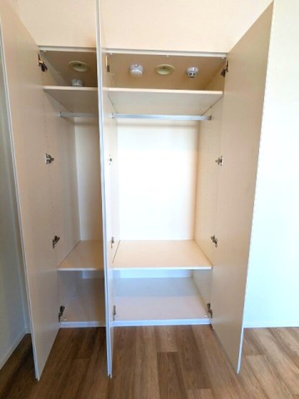 建物設備(5.1帖洋室のクローゼット)