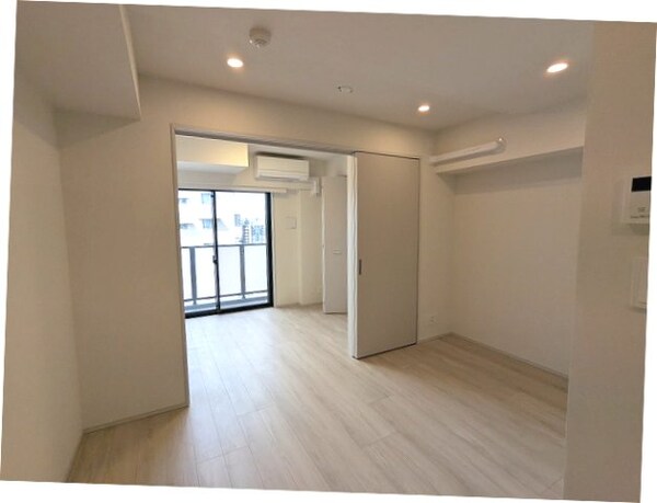 居室(DKにダウンライト、洋室にエアコン・照明付き)