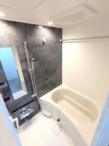 物件内観写真6　(追焚オートバス、浴室換気乾燥機)