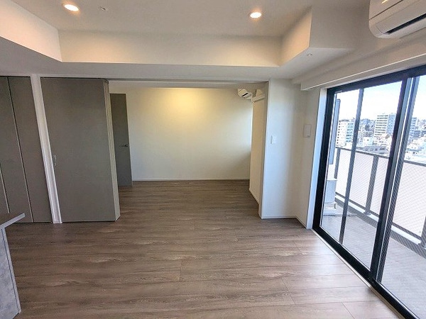 建物設備(角部屋、カウンターキッチン、ワイドバルコニー、LDKにエアコ)