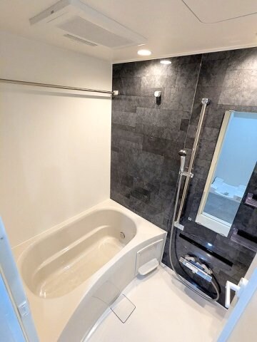 物件内観写真6　(追焚オートバス、浴室換気乾燥機)