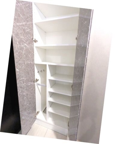 物件内観写真10　(傘入れ付収納豊富なトールタイプのシューズ)