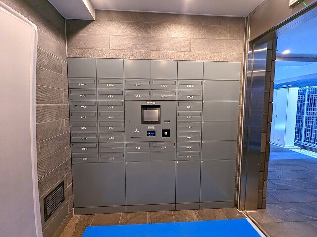 物件外観写真3　(宅配ＢＯＸです)