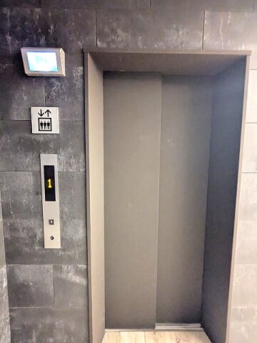 物件内観写真18　(防犯モニター付セキュリティエレベーターです)