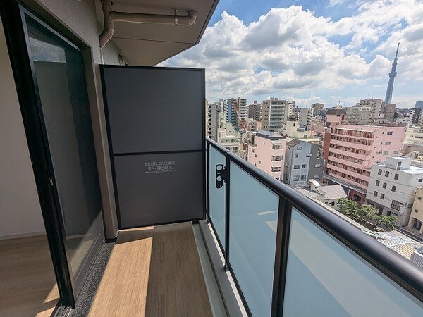 バルコニー(9F、南向き日当り眺望良好、上層階からはスカイツリー隅田川花)