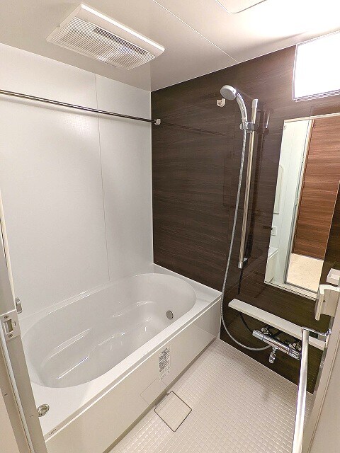 物件内観写真5　(追焚オートバス、浴室換気乾燥機付きです)