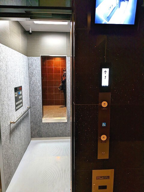 物件内観写真17　(防犯モニター付きセキュリティエレベーターです)