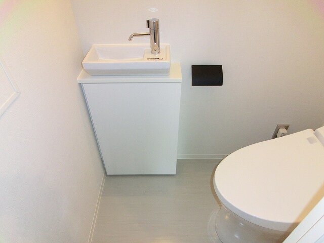 物件内観写真8　(インプレストレジデンス上野ジアーキテクトの温水洗浄便座です)