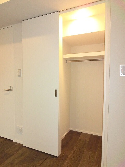 物件内観写真14　(インプレストレジデンス上野ジアーキテクトのクローゼットです)