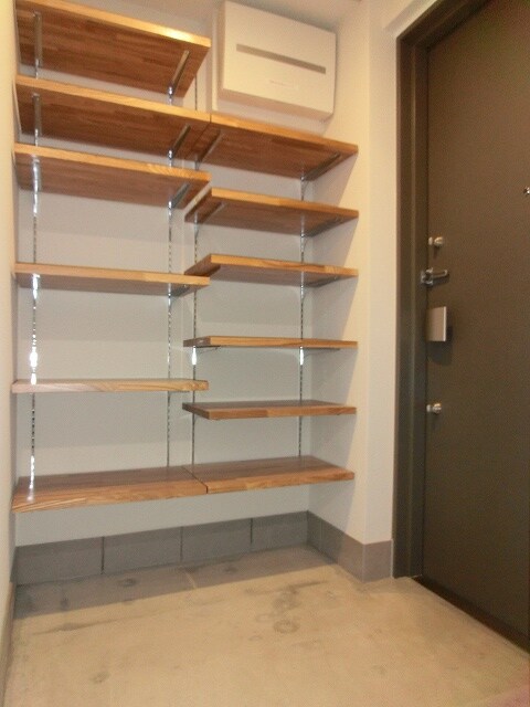 物件内観写真15　(インプレストレジデンス上野ジアーキテクトの収納豊富なトールタ)