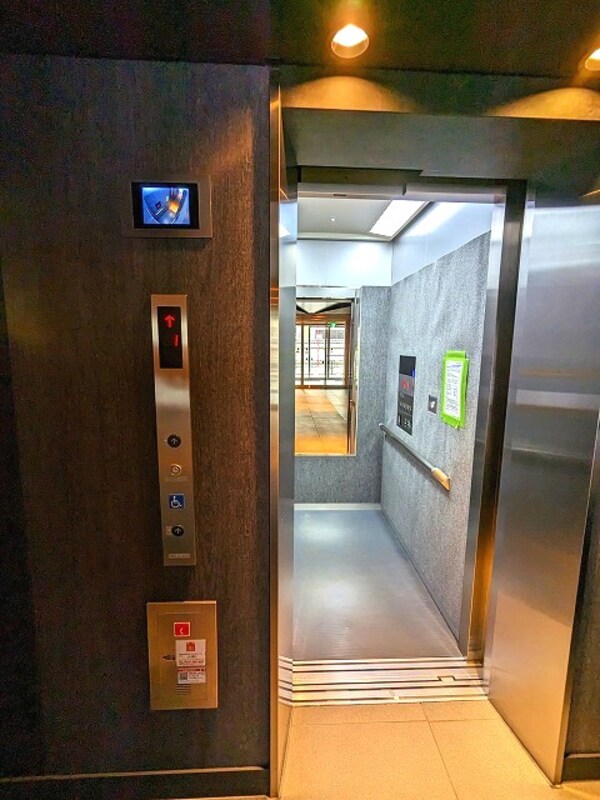 建物設備(防犯モニター付きセキュリティエレベーターです)