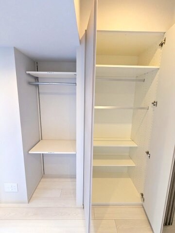 物件内観写真12　(洋室のクローゼット)