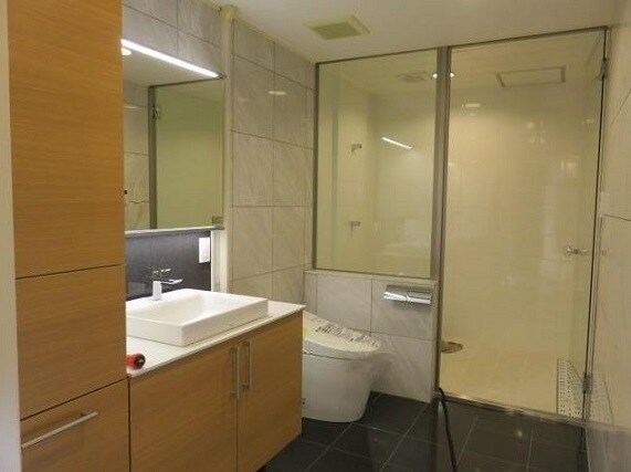 物件内観写真11　(シャワールーム)