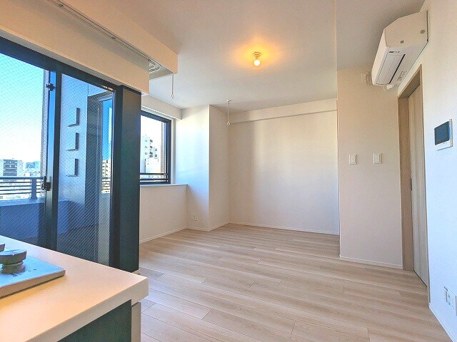 物件内観写真3　(エアコン2台付きです)